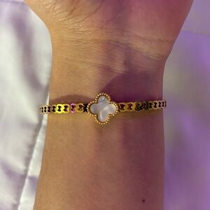 Beautiful Gold Clover Bangle Bracelet